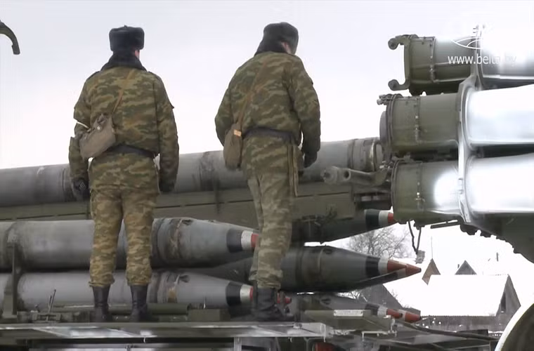 Với căn lều ngụy trang mới các đơn vị tên lửa và cả pháo binh của Quân đội Nga có thể thực hiện các đòn tấn công chớp nhoáng vào kẻ thù khi di chuyển lặng lẽ đến các vị trí tập kết mà không sợ kẻ thù phát hiện. Bên cạnh đó việc triển khai hình thức ngụy trang mới còn giúp Nga giảm thiểu nguy cơ rò rỉ các vị trí quân sự quan trọng. Nguồn ảnh: i1os.com.