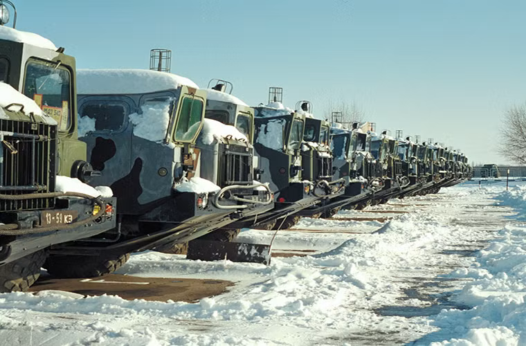 Với tính ứng dụng trên, căn lều ngụy trang này cũng có thể được trang bị cho nhiều đơn vị vũ trang khác của Nga khi nó hoàn toàn có thể che dấu được các phương tiện quân sự cỡ lớn như xe tăng, tổ hợp tên lửa đạn đạo hay cả một đơn vị bộ binh cơ giới. Quy trình vận hành căn lều này cũng khá đơn giản phù hợp với mọi binh chủng. Nguồn ảnh: Flickr.