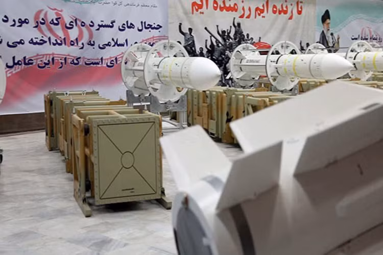 Được biết trong năm ngoái Iran cũng liên tục thử nghiệm Sayyad-3 ở nhiều cấp độ khác nhau trước khi thử nghiệm thành công vào cuối năm ngoái. Và về cơ bản thiết kế của Sayyad-3 cũng gần như tương tự Sayyad-2. Nguồn ảnh: Fars News.