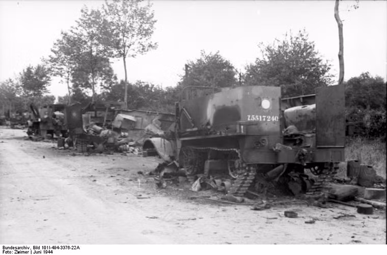 Trong tất cả các chiến thắng của Wittmann, thì trận Villers-Bocage có lẽ là chiến thắng vinh quang nhất. Khi kíp chiến đấu của ông đối đầu với quân Đồng Minh tại Pháp vào năm 1944, cùng với 5 chiếc Tiger khác Wittmann và đồng đội đã bảo vệ thành công phòng tuyến của quân Đức tại Villers-Bocage trước một sư đoàn thiết giáp đồng minh. Nguồn ảnh: Pinterest.