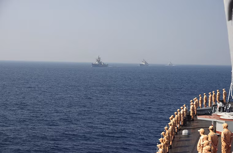 Hạm đội tàu chiến chính của Hải quân Ấn Độ tham gia Indra năm nay gồm tàu hộ vệ INS Ranvir, tàu hộ vệ mang tên lửa INS Kamorta và tàu hộ vệ chống ngầm INS Kamorta. Nguồn ảnh: Russia &amp; India Report.