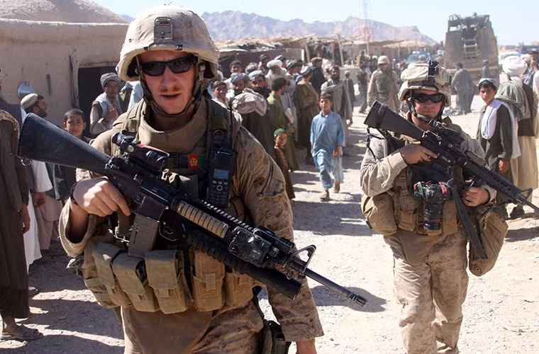 Về cơ bản, súng trường tấn công M16A4 có thiết kế tương tự các đàn anh của mình trong đại gia đình M16. Tuy nhiên nó cũng được sửa đổi để phù hợp hơn với môi trường chiến tranh hiện đại. Bên cạnh đó M16A4 cũng là biến thể có độ tin cậy cao nhất trong các mẫu M16 từng được chế tạo. Nhôm và vật liệu tổng hợp vẫn là các vật liệu chính cấu tạo nên M16A4. Nguồn ảnh: AR15.com.