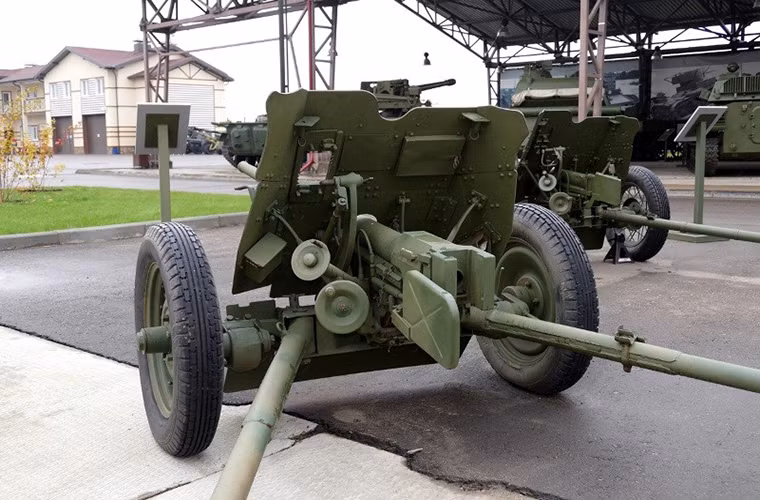 Với thiết kế nhỏ gọn, khả năng cơ động cao và dễ triển khai. M-42 có thể được bố trí ở nhiều loại địa hình khác nhau từ chiến tuyến, rừng rậm cho đến cả trên đồi cao. Biến nó thành sự bổ sung hỏa lực tầm gần hiệu quả cho các đơn vị bộ binh Liên Xô trước các đơn vị cơ giới Đức. Nguồn ảnh: arms-expo.