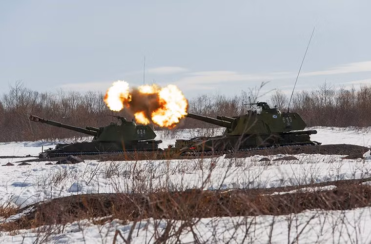 Theo Bộ Quốc phòng Nga, đợt diễn tập trên là một phần trong hoạt động huấn luyện đầu năm của lực lượng lính thủy đánh bộ nước này với sự tham gia của các phương tiện hổ trợ hỏa lực mặt đất (chủ yếu là pháo các loại). Nguồn ảnh: Bộ Quốc phòng Nga.