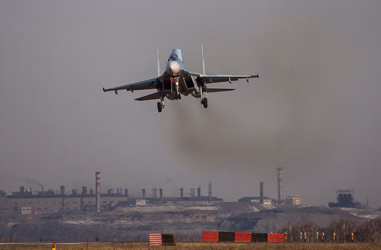 Khu vực diễn ra đợt tập trận trên nằm ở Cộng hòa tự trị Buryatia nơi có đường biên giới chung giữa Nga và Mông Cổ. Và có một điều khiến đợt tập trận này trở nên đặc biệt là các đơn vị không quân Nga tham gia tập trận đều đóng quân cách Buryatia tới 7.000km. Nguồn ảnh: Arms-Expo.