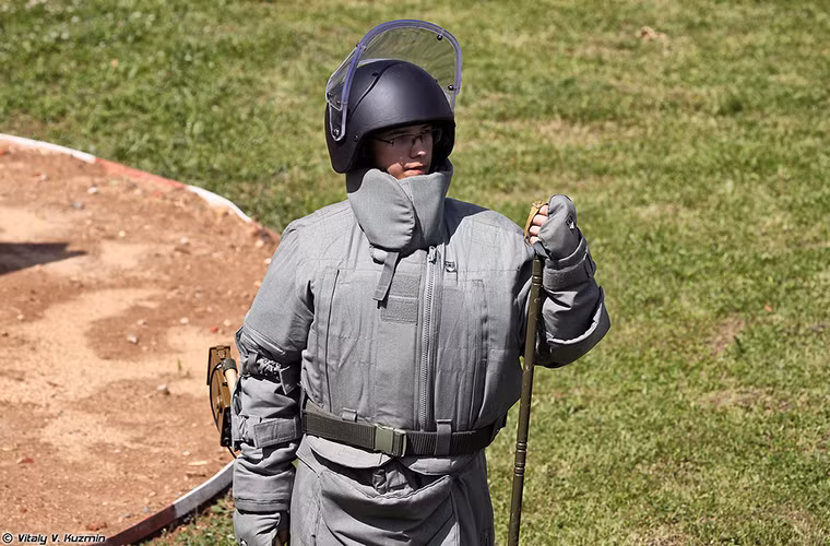 Trong ảnh là bộ quân trang chuyên dụng OVR-2-01 dành cho các đơn vị công binh Nga. Nguồn ảnh: Vitaly Kuzmin.