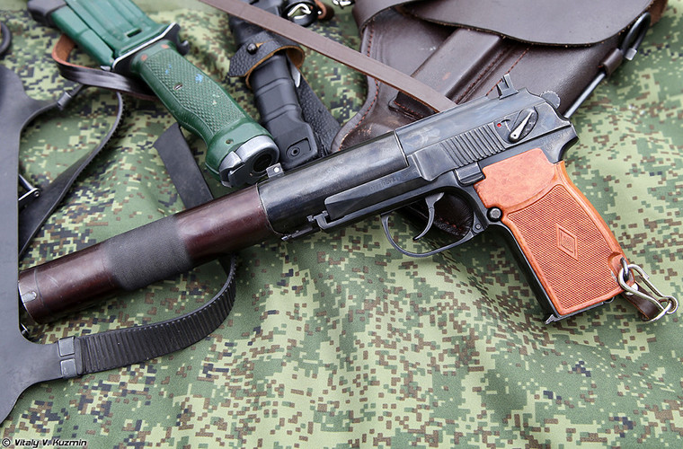 Nói đến NRS 6P25 không thể không nói đến súng giảm thanh PB 6P9 dành cho lính trinh sát Nga. Nguồn ảnh: Vitaly Kuzmin.