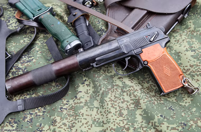 Nói đến NRS 6P25 không thể không nói đến súng giảm thanh PB 6P9 dành cho lính trinh sát Nga. Nguồn ảnh: Vitaly Kuzmin.