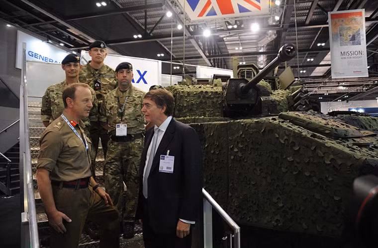 Khlopotov kết luận, dù truyền thông Phương Tây luôn reo rao về mối đe dọa đến từ T-14 Armata nhưng cách họ đối phó với nó thực sự ấu trĩ và Ajax là một trong số đó. Mẫu xe chiến đấu bộ binh này không thích hợp cho một cuộc chiến tranh tổng lực và London chỉ đang cố tìm cách đưa ra một giải pháp gì đó để che mắt công chúng về cái gọi là “mối đe dọa quân sự” đến từ Nga. Nguồn ảnh: miltechmag.com