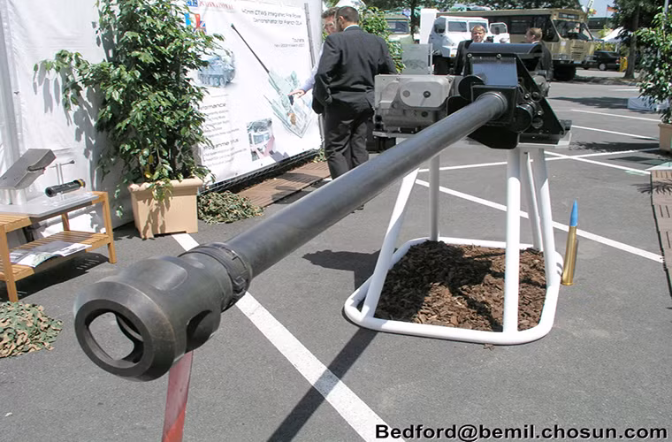 Tầm bắn hiệu quả của CT40 là 2.500m và tối đa là 5.000m. Thiết kế của mẫu pháo tự động này cũng khá nhẹ khoảng 340kg chưa kể đạn do đó nó có thể được tích hợp trên nhiều dòng phương tiện khác nhau. Bản thân CT40 cũng có thể bắn đạn xuyên giáp APFSDS-T hay đạn phân mảnh HE-Airburst-T. Nguồn ảnh: bemil.chosun.com