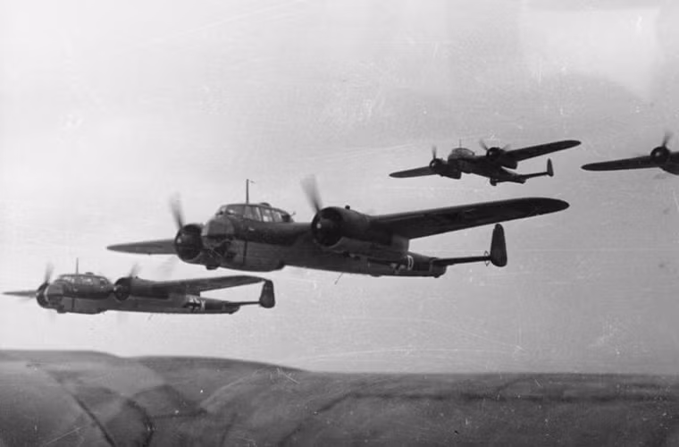 3. Một trong những nguyên nhân quan trọng nhất dẫn tới việc Đức thất bại trong Trận chiến nước Anh chính là việc họ không có một chiến lược tác chiến rõ ràng. Khi không thực hiện tấn công tập trung vào các mục tiêu có giá trị mà tấn công rải rác và nếu có đi nữa cũng chỉ là ngắn hạn chứ không kéo dài. Nguồn ảnh: Spitfire Site.