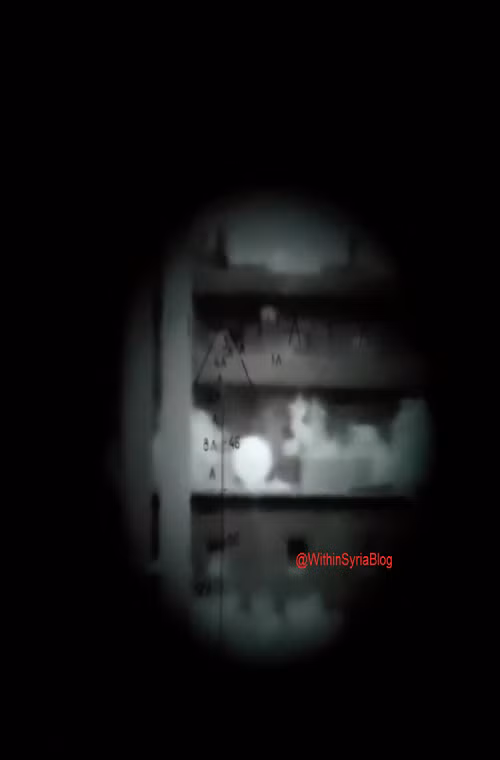 Phạm vi quan sát của Viper-72 có thể đến 4.000m đối với các mục tiêu lớn tuy nhiên phạm vi hoạt động hiệu quả của nó chỉ tầm 1.500-2.000m. Xạ thủ T-72 có thể quan sát mục tiêu thông qua kính ngắm như trên TPN-3-49 hoặc sử dụng màn hình LCD đi kèm. Nguồn ảnh: Within Syria.