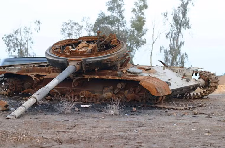 Nhận thấy điều bất cập trong thiết kế này, những thiết kế mới nhất của Nga đã đi theo triết lý của phương Tây tức là để buồng đạn ra phía sau tháp pháo.