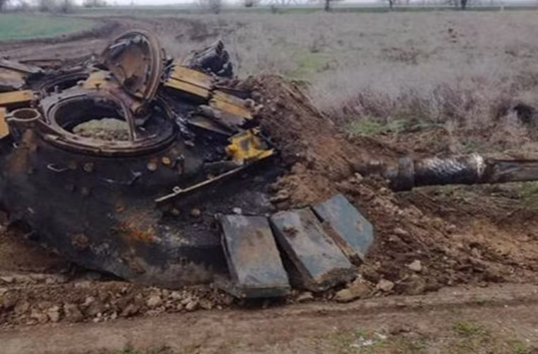 Chắc chắn không phải sức công phá của các loại vũ khí chống tăng đã làm ra điều này.