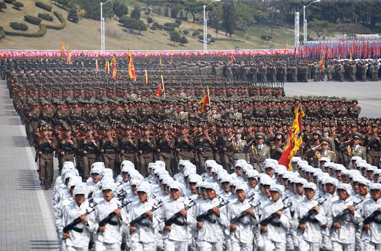 Dĩ nhiên chỉ có yếu tố con người không cũng không thể tạo nên sức mới cho Quân đội Triều Tiên, mà họ dựa vào việc tái vũ trang cho các đơn vị chiến đấu chủ lực vốn đã “già nua” của mình. Nguồn ảnh: DS.