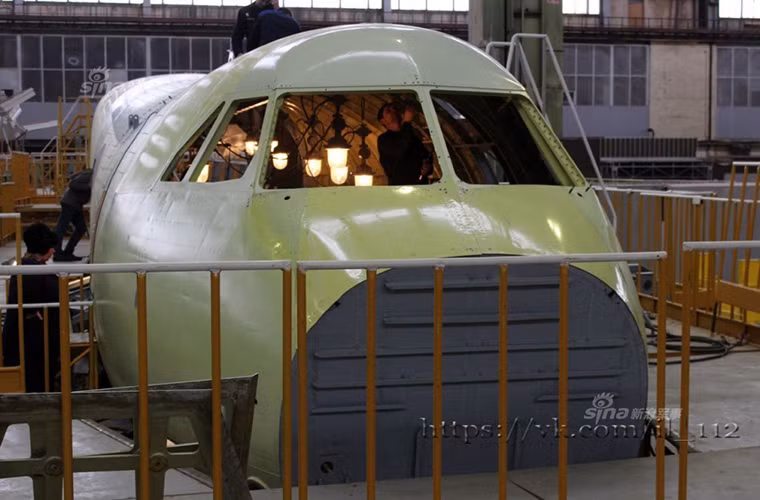 Có một thực tế là kế hoạch phát triển IL-112V sẽ không thể tiến xa như hiện tại nếu như mối quan hệ giữa Nga và Ukraine không đổ vỡ từ năm 2014. Khi mà trước đó Bộ Quốc phòng Nga có kế hoạch loại bỏ IL-112V để mua các máy bay vận tải quân sự do Ukraine sản xuất. Nguồn ảnh: Sina.