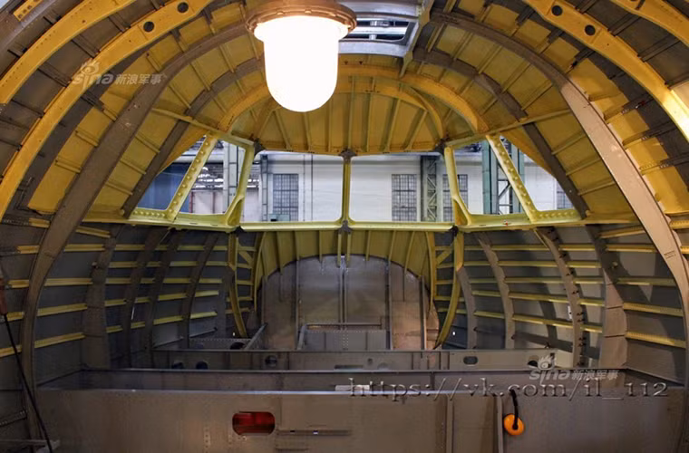 Theo Savelyev, hiện tại tiến độ lắp ráp nguyên mẫu IL-112V đầu tiên tại nhà máy chế tạo máy bay Voronezh hoàn toàn đáp ứng được thời gian biểu mà Không quân Nga đưa ra và chậm nhất trong tháng 6 năm nay nguyên mẫu này sẽ thực hiện chuyến bay thử nghiệm đầu tiên của mình. Nguồn ảnh: Sina.