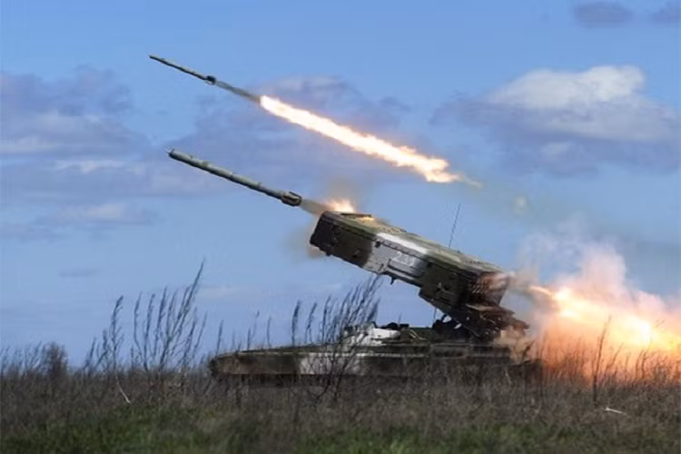 Ngọn lửa này cũng hút hết không khí xung quanh, tạo ra một vùng chân không trong thời gian ngắn và tác động đến mọi sinh vật.