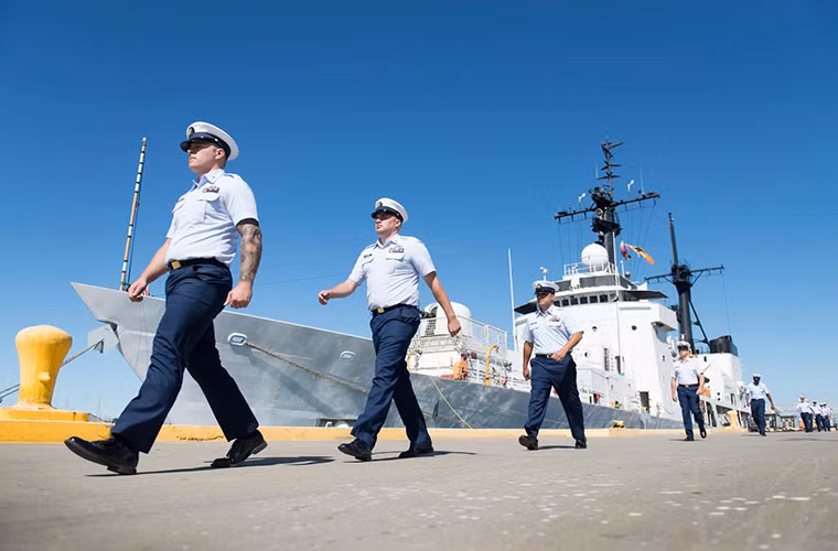 Hôm 25/5, tại căn cứ Honolulu của Hải quân Mỹ ở quần đảo Hawaii. Lực lượng Tuần duyên Mỹ đã chính thức chuyển giao tàu tuần duyên USCGC Morgenthau (WHEC-722) cho đại diện Cảnh sát Biển Việt Nam. Và đây là trang thiết bị quân sự lớn nhất từng được chính phủ Mỹ chuyển giao cho Việt Nam sau nhiều thập kỷ. Nguồn ảnh: Naval Today.