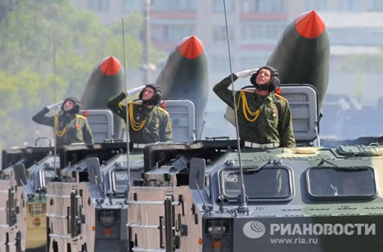 Tochka-U có cự ly bắn xa 185 km khả năng tiêu diệt mục tiêu cũng chính xác hơn với độ sai số chính xác hơn thế hệ trước.