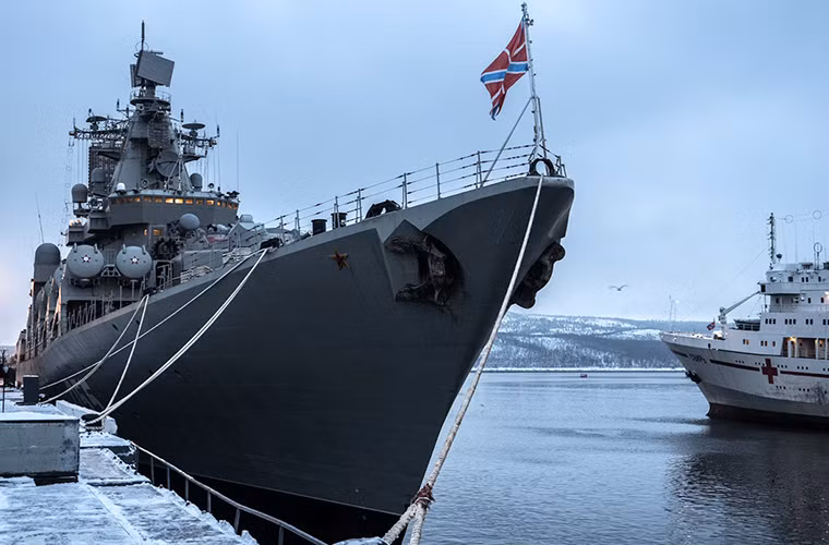 Sức mạnh hỏa lực của các tàu tuần dương Slava từ trước tới nay vẫn là cụm ống phóng tên lửa chống hạm tầm xa P-1000 Vulkan với 16 đơn vị, đi kèm với đó là tổ hợp tên lửa phòng không trên hạm S-300F và OSA-M với hơn 100 đơn vị hổ trợ phòng không tầm xa lẫn tầm ngắn. Nguồn ảnh: Bộ Quốc phòng Nga.