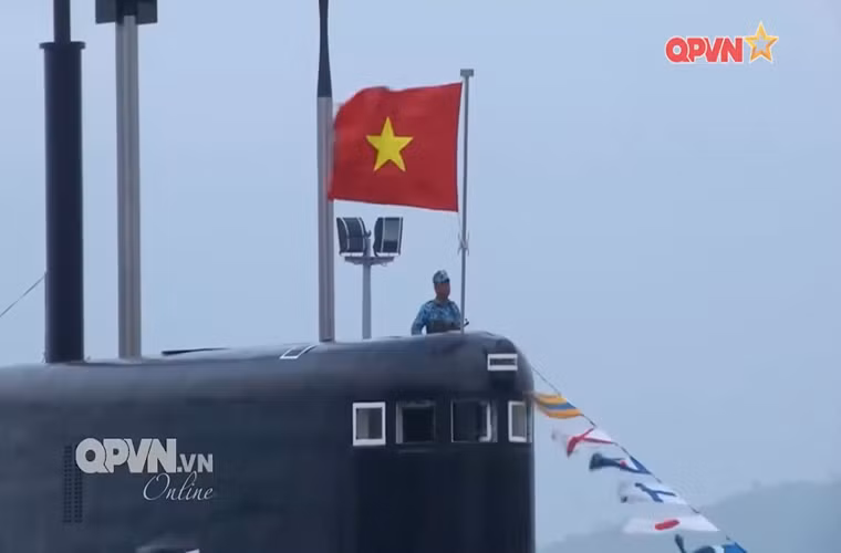 Và với biên đội gồm 6 tàu ngầm tấn công Kilo sức mạnh của Hải quân ta được nâng lên đáng kể, đánh dấu cột mốc lịch sử quan trọng trong quá trình hiện đại hóa, nâng cao khả năng sức mạnh chiến đấu cũng như sức mạnh bảo vệ chủ quyền biển đảo, thềm lục địa Tổ quốc Nguồn ảnh: QPVN.