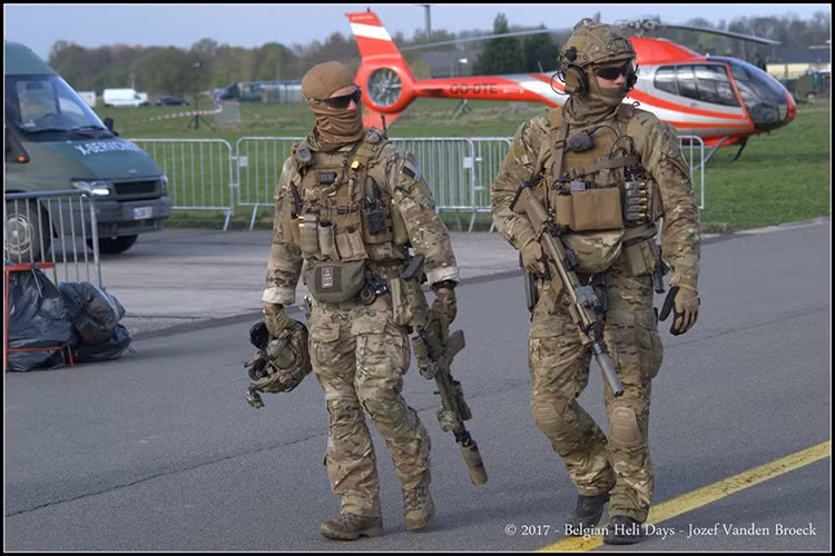 Trong tương lai gần nhiệm vụ của đặc nhiệm Bỉ (SFG) sẽ ngày càng nặng hơn trước, khi làn sóng các phần tử khủng bố cực đoan từ Trung Đông tràn ngược trở lại Châu Âu sau khi các tổ chức của chúng bị đánh tan ở Syria và Iraq. Và điều này chắc chắn sẽ ảnh hưởng trực tiếp tới tình hình an ninh chung trong khu vực trong đó có Bỉ. Nguồn ảnh: Belgian Elite Units.