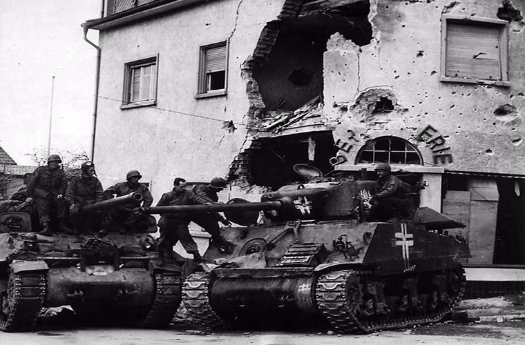 Trang bị mới nhất của các đơn vị Beutepanzer, Đức chính là những chiếc xe tăng của Mỹ khi quân Đồng Minh bắt đầu đổ bộ lên Pháp vào năm 1944. Quân đội Đức trong giai đoạn này đang thiếu hụt vũ khí trầm trọng do đã dành tất cả những gì mình có cho Mặt trận Đông Âu, và lúc này họ chỉ có thể tận dụng mọi thứ có được. Nguồn ảnh: Beutepanzer.