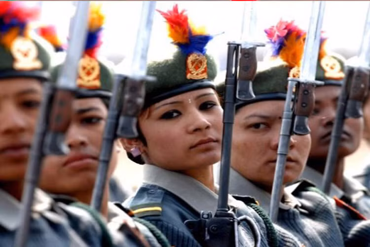 Một đội nữ binh sĩ danh dự trong quân đội Ấn Độ.