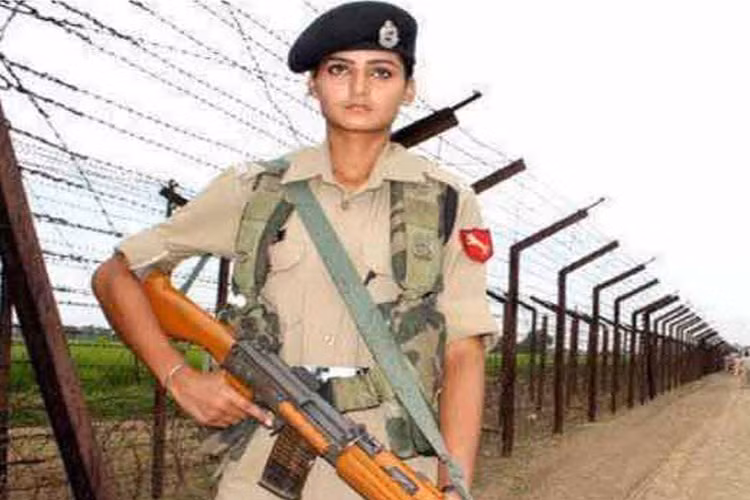 Chắc tay súng canh gác biên giới.