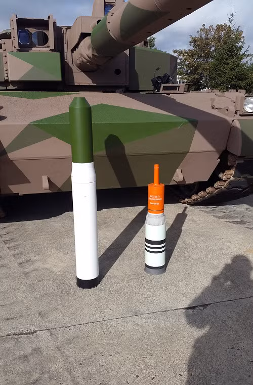 Trong ảnh là một sự so sánh giữa đạn chống tăng xuyên giáp 140mm trên biến thể Leclerc mới với đạn chống tăng xuyên giáp APFSDS 120mm của biến thể Leclerc cũ. Nguồn ảnh: ftr.wot-news.com.