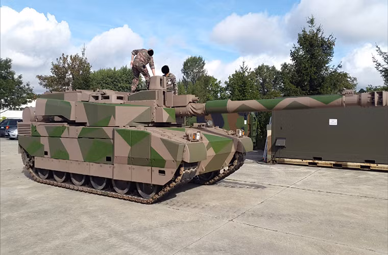 Hiện tại cả Nexter và Quân đội Pháp chưa đưa ra bất kỳ bình luận nào về biến thể Leclerc mới, tuy nhiên có một điều chắc chắn rằng những bức ảnh trên đều được chụp tại Pháp. Ngoài ra dựa trên hình ảnh có được ta có thể thấy nguyên mẫu Leclerc 140mm đã được hoàn thiện khá kỹ không phải chỉ là một mô hình trình diễn. Nguồn ảnh: ftr.wot-news.com.