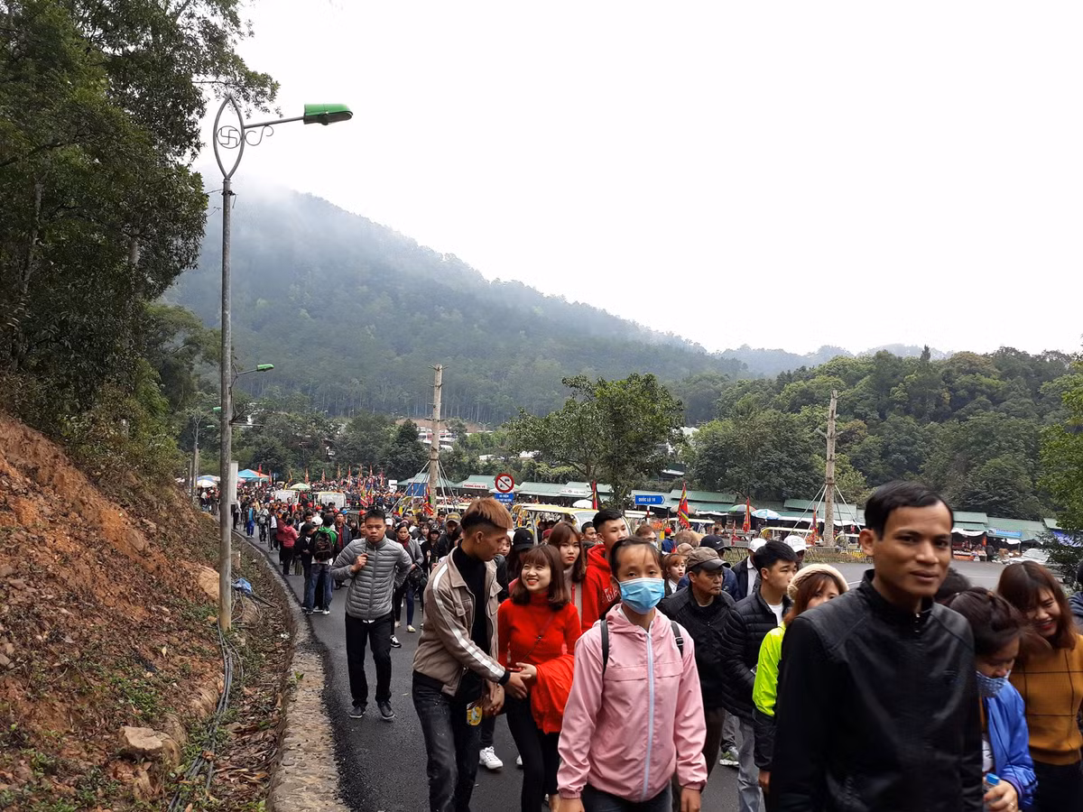 Biển người kéo về Hội xuân Yên tử 2018.