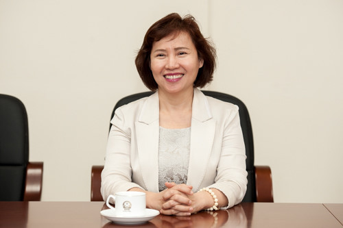 Bà Hồ Thị Kim Thoa.