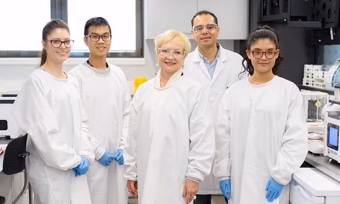 Be mat khang khuan lay cam hung tu canh con trung