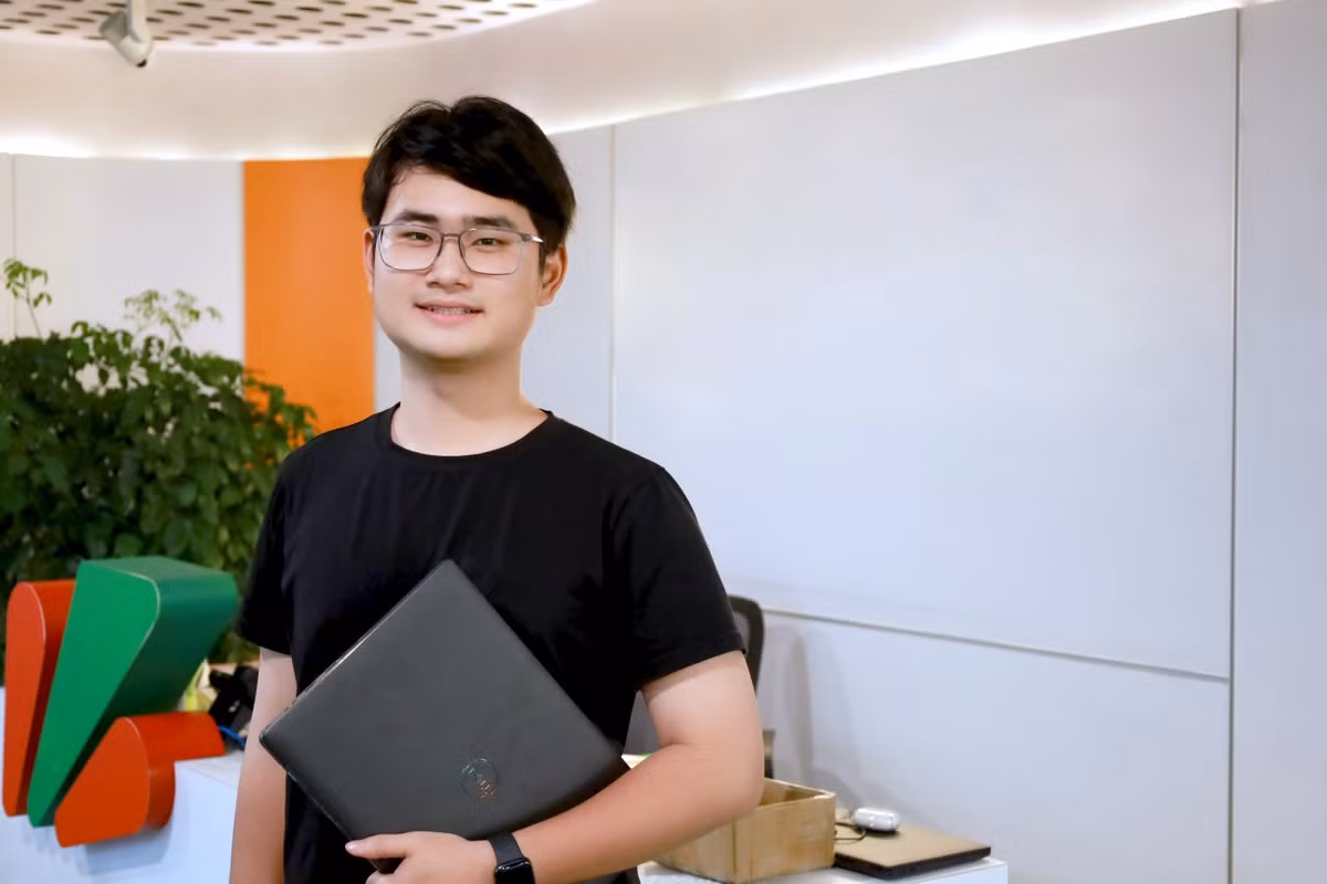 Nam sinh 19 tuoi co bao cao khoa hoc dang tren tap chi quoc te