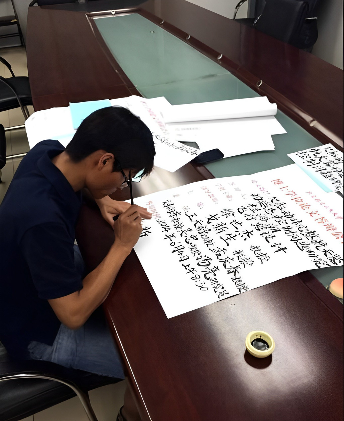 Chang trai chan bo tro thanh pho Giao su, thoa uoc mo bay tren troi-Hinh-2