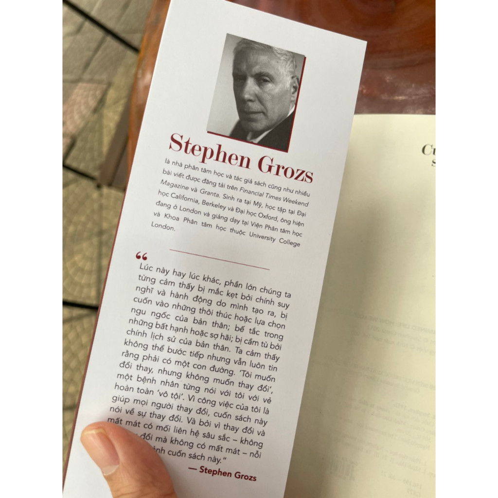 Mất tự tin, luôn thèm sự yêu thương, khó cam kết, thường bỏ cuộc, không có ý kiến riêng, những mối quan hệ luôn trục trặc… Vậy tuổi thơ của họ đã trải qua những gì? Và điều đó sẽ giúp bạn tự thấy gì trong cuộc đời mình?