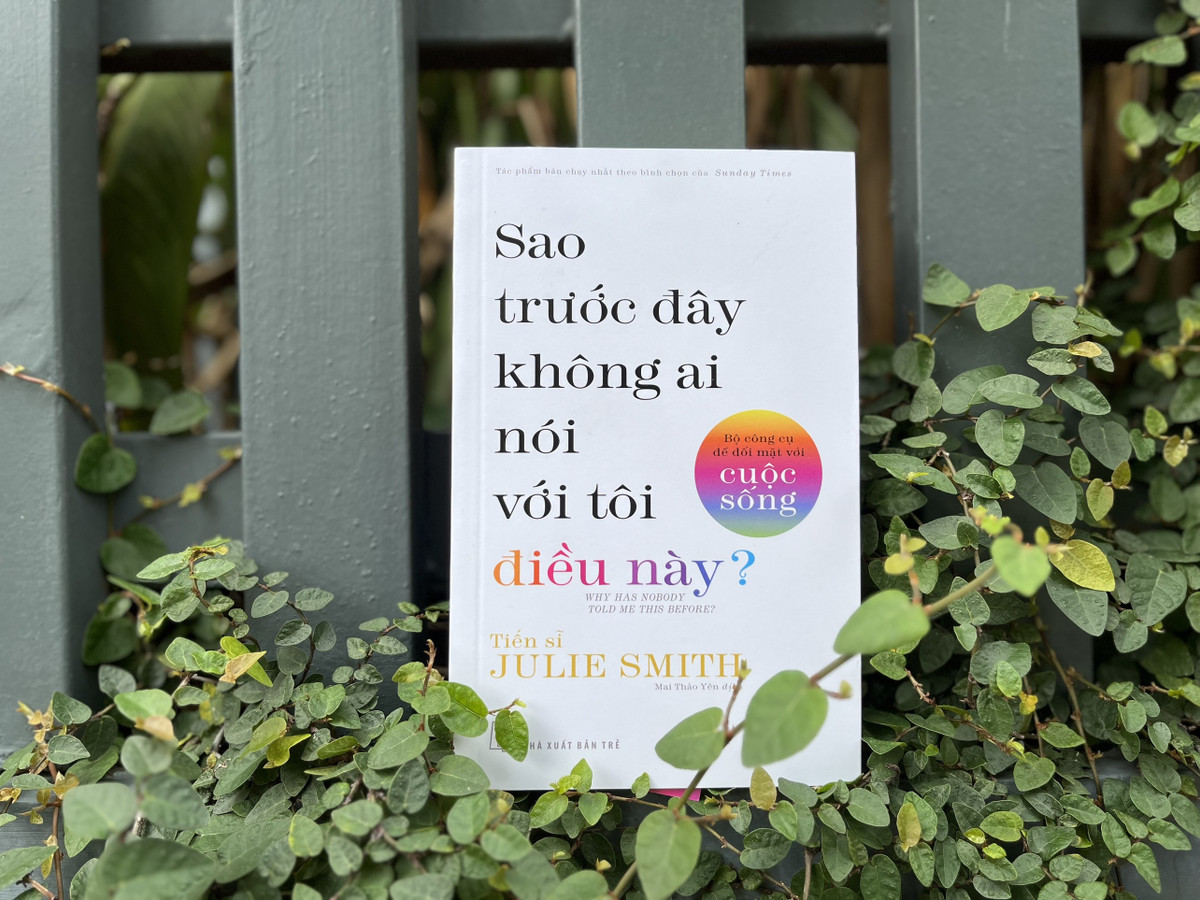 Sao trước đây không ai nói với tôi điều này: Tác phẩm nhận được rất nhiều lời ngợi khen từ độc giả quốc tế. Không chỉ là những dòng chữ vô hồn, chúng ta sẽ thấy như có một nhà trị liệu đang ngồi kề bên, dẫn dắt mỗi người nhìn nhận và thấu hiểu cảm xúc của bản thân. Đồng thời, cung cấp chiến thuật để ứng phó và vượt qua chướng ngại.