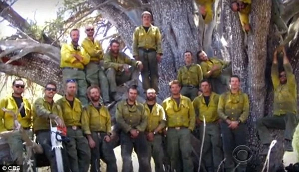 Một vụ cháy rừng do sét đánh xảy ra ở thị trấn Yarnell, nằm cách Phoenix, Mỹ 130km về phía tây bắc đã cướp đi sinh mạng của 19 lính cứu hỏa.