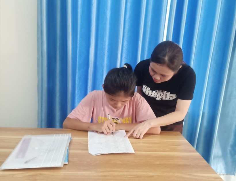 Co giao nguoi San Diu nguyen gan bo voi giao duc vung kho-Hinh-3