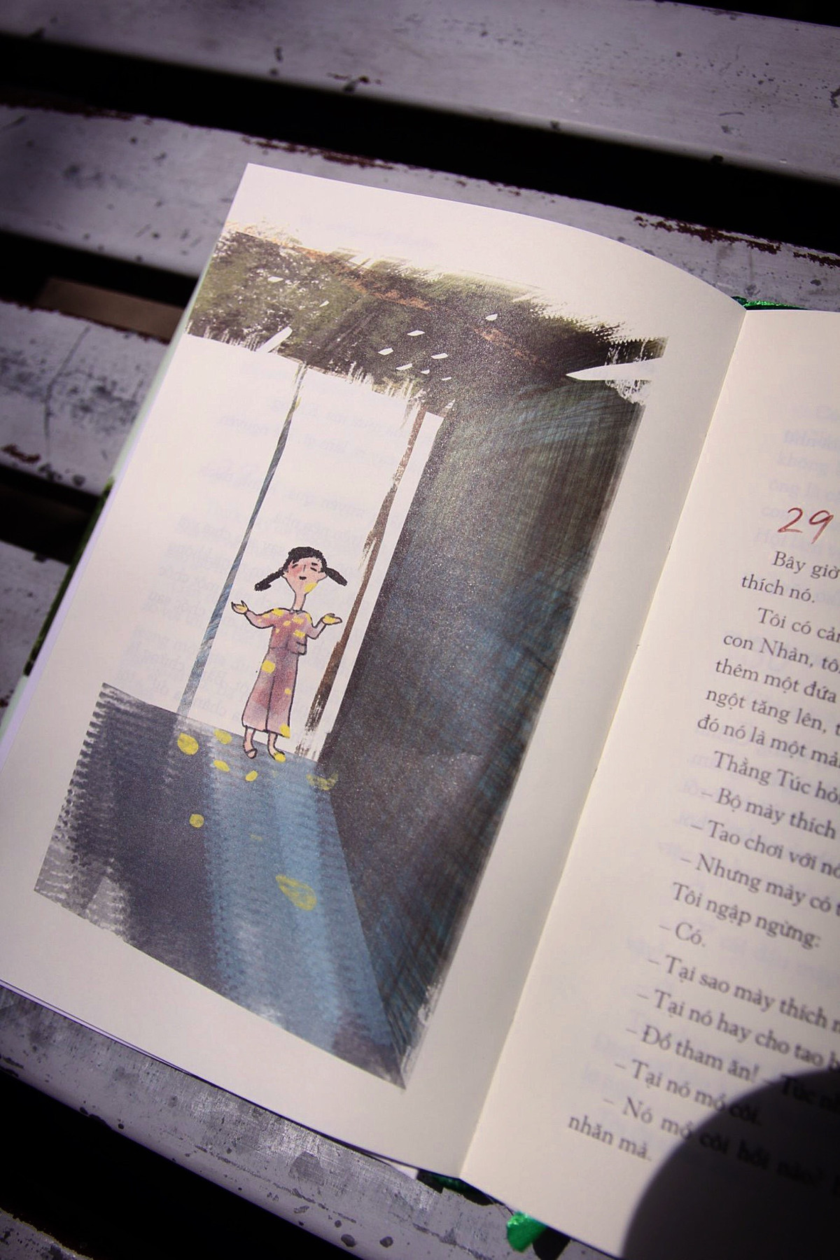 Lý giải tên tác phẩm, tác giả Nguyễn Nhật Ánh muốn một cái tên không giống với những mùa hè khác trong đời mình, từng dự định đặt là Mùa hè chia tay, Mùa hè ưu tư, Mùa hè định mệnh, Mùa hè có mây tím bay nhưng cảm thấy không phù hợp. Sau cùng, nhà văn cảm thấy mùa hè đặc biệt của mình không cần một cái tên riêng.