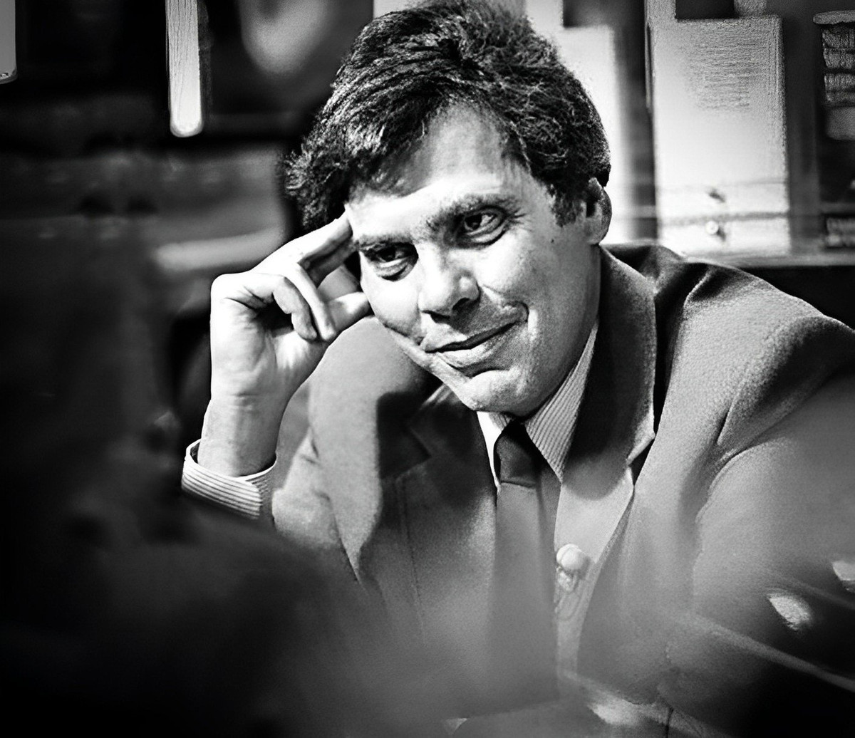Tác giả Neil Postman.
