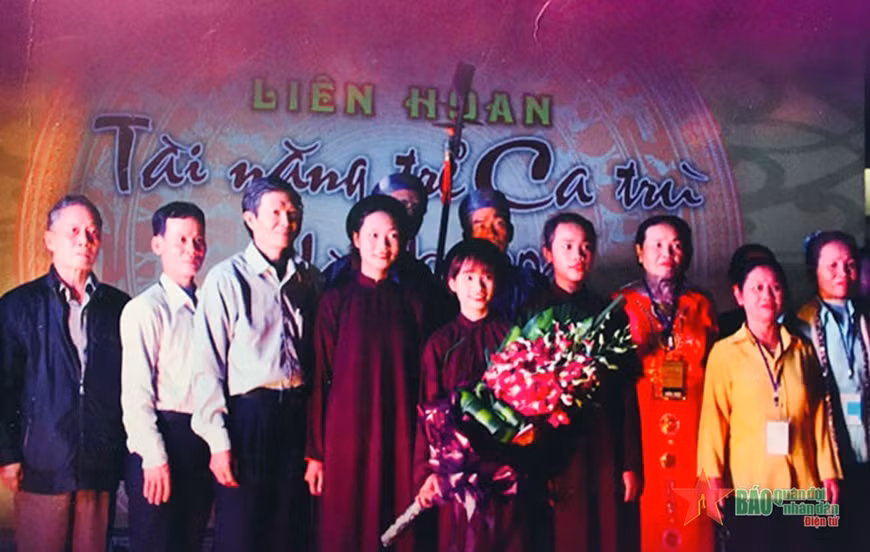 Câu lạc bộ tại Liên hoan tài năng trẻ Ca trù Hà Nội năm 2016. Ảnh nhân vật cung cấp