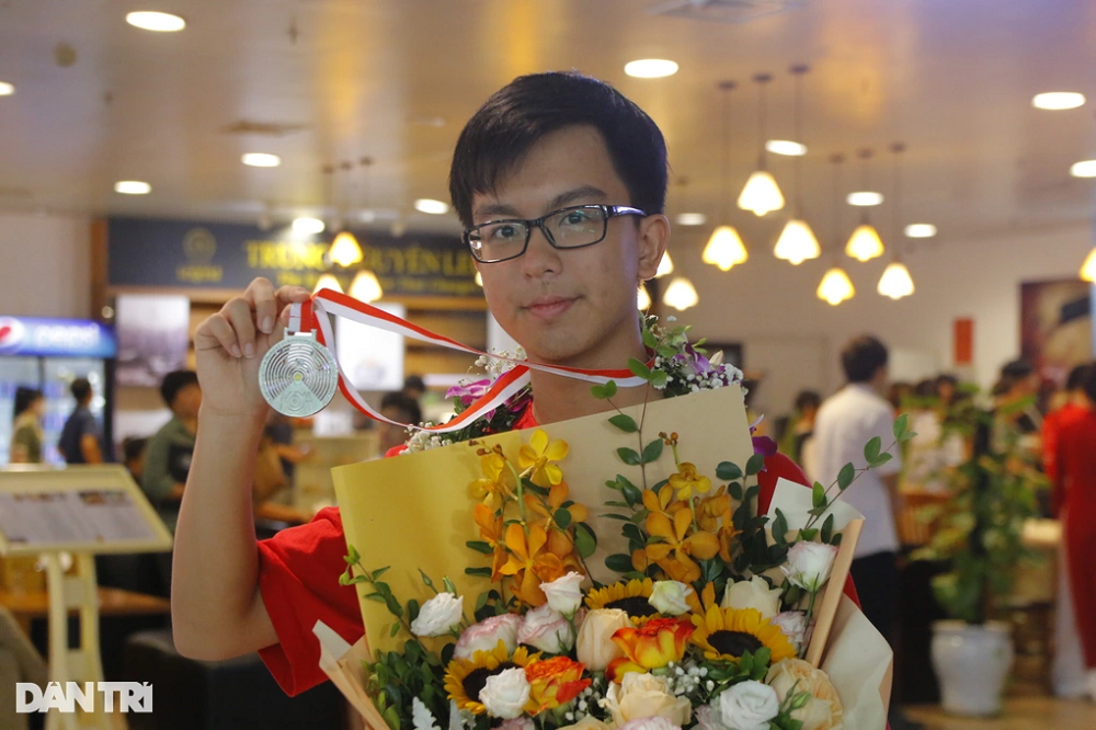 Tu cuon sach nam lop 2 den Huy chuong bac QT cua nam sinh Ha Noi-Hinh-2