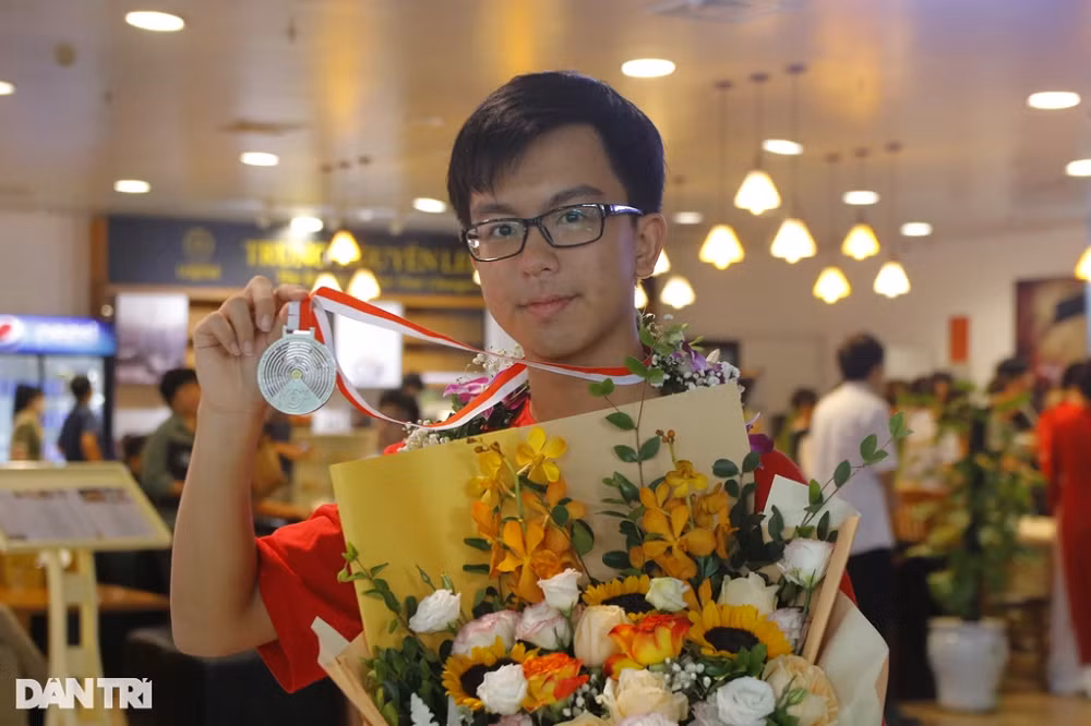 Tu cuon sach nam lop 2 den Huy chuong bac QT cua nam sinh Ha Noi-Hinh-2