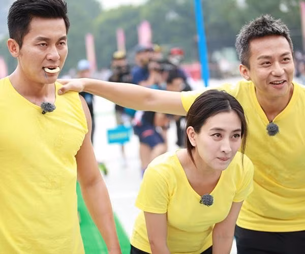 Gần đây, Lý Thần còn được yêu thích khi tham gia chương trình truyền hình thực tế Hurry Up, Brother - được chuyển thể từ chương trình Running Man nổi tiếng của Hàn Quốc. Năm ngoái, anh từng phải khâu tới 22 mũi trên trán vì va chạm với Kim Jong Kook trong Hurry Up, Brother.