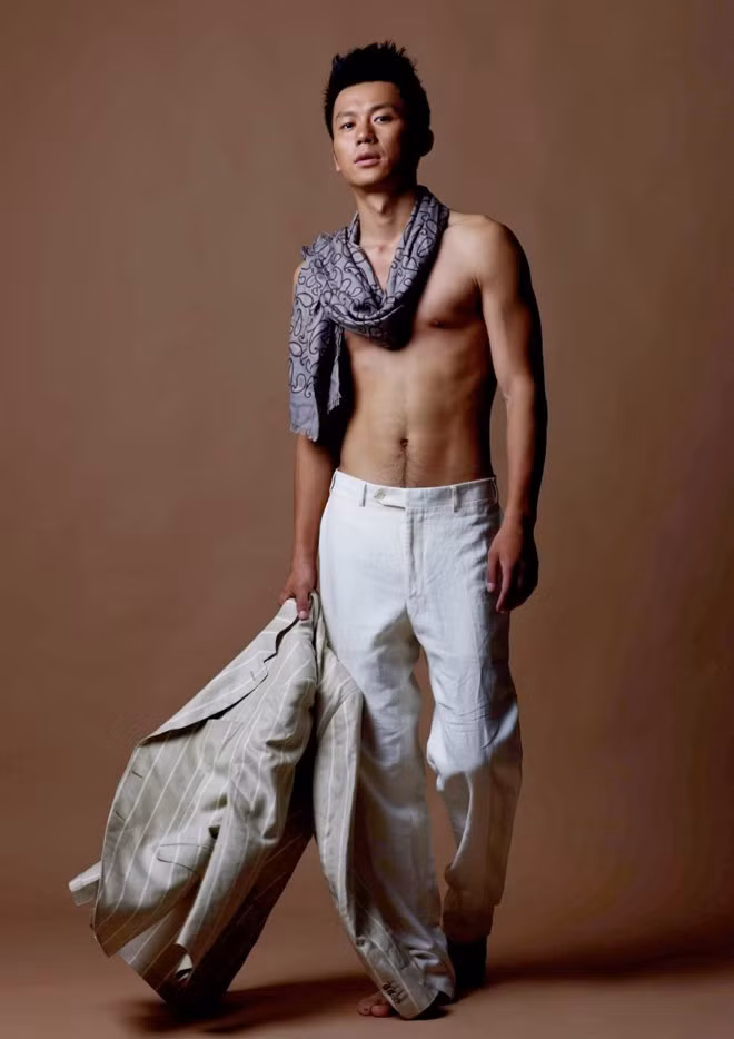 Sinh năm 1978, Lý Thần hơn Phạm Băng Băng 3 tuổi. Anh bắt đầu được khán giả chú ý sau vai diễn chàng thiếu niên trong sáng và tràn đầy năng lượng trong Thập thất tuế bất khốc năm 1997.