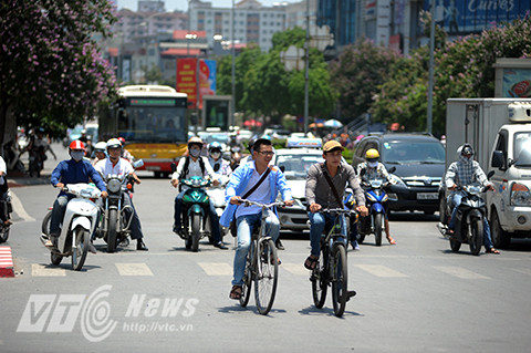 Nguoi Ha Noi cuong cuong vuot den do vi nang nong ky luc-Hinh-9