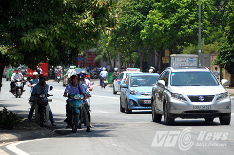 Nguoi Ha Noi cuong cuong vuot den do vi nang nong ky luc-Hinh-3